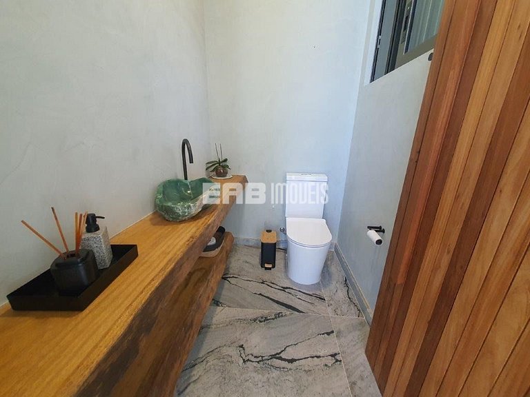 Casa de alto padrão com 6 suítes a 30m da praia