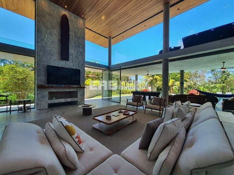 Casa de alto padrão com 6 suítes a 30m da praia