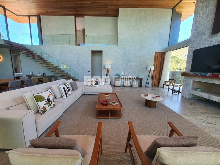 Casa de alto padrão com 6 suítes a 30m da praia