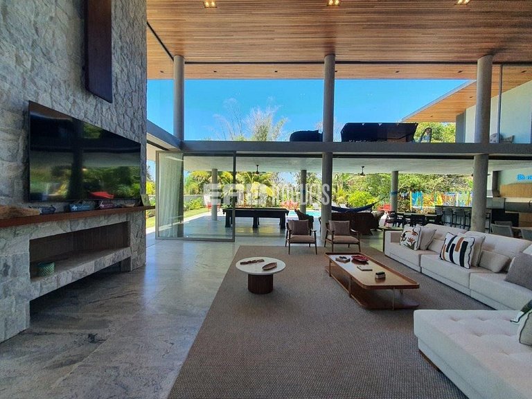 Casa de alto padrão com 6 suítes a 30m da praia