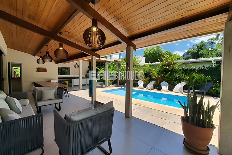 Com ar e piscina, a 120m da praia de Itamambuca