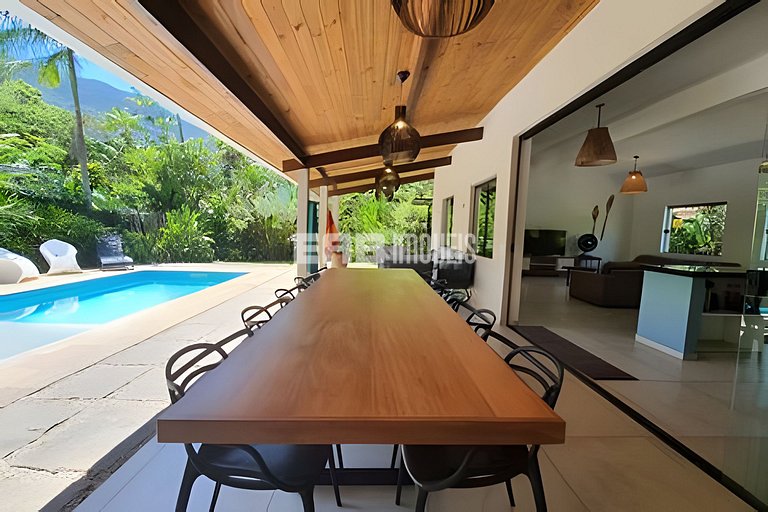 Com ar e piscina, a 120m da praia de Itamambuca