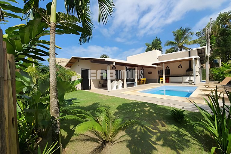 Com ar e piscina, a 120m da praia de Itamambuca