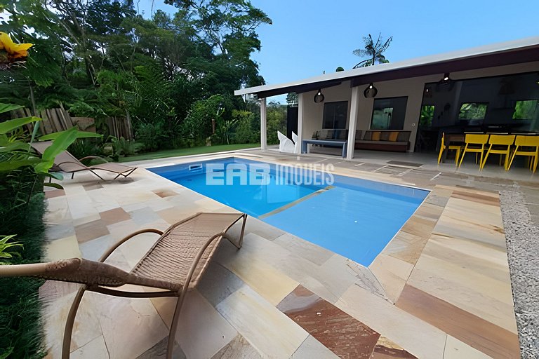 Com ar e piscina, a 120m da praia de Itamambuca