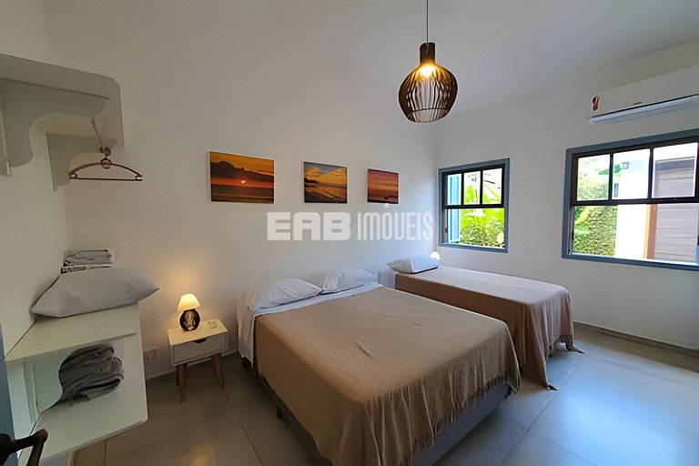 Com ar e piscina, a 120m da praia de Itamambuca