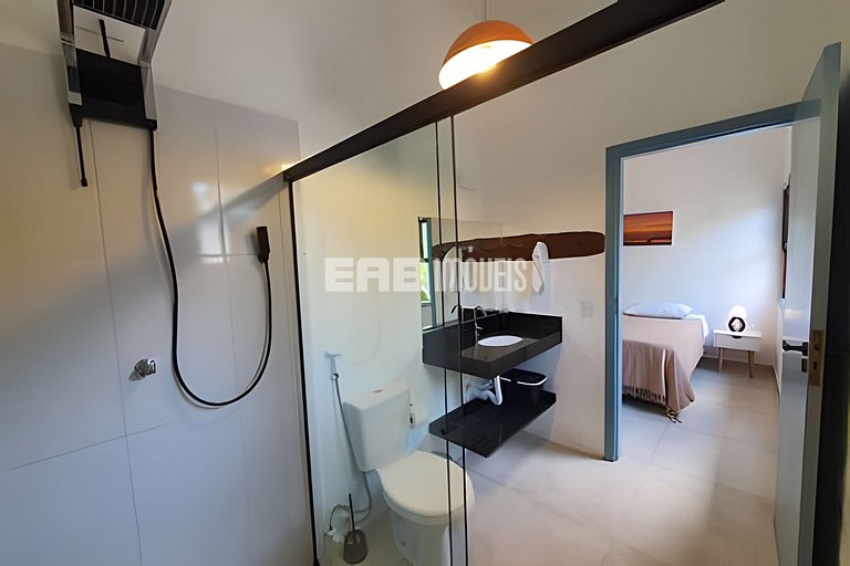 Com ar e piscina, a 120m da praia de Itamambuca