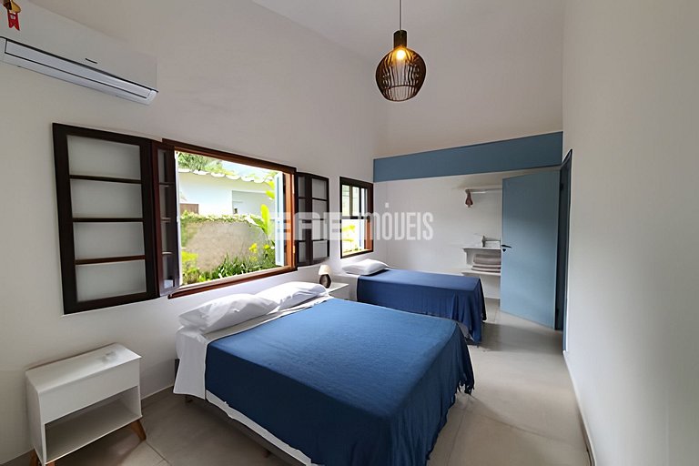 Com ar e piscina, a 120m da praia de Itamambuca