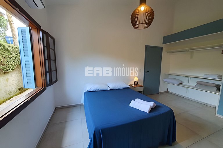 Com ar e piscina, a 120m da praia de Itamambuca