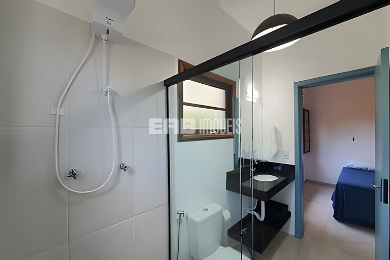 Com ar e piscina, a 120m da praia de Itamambuca