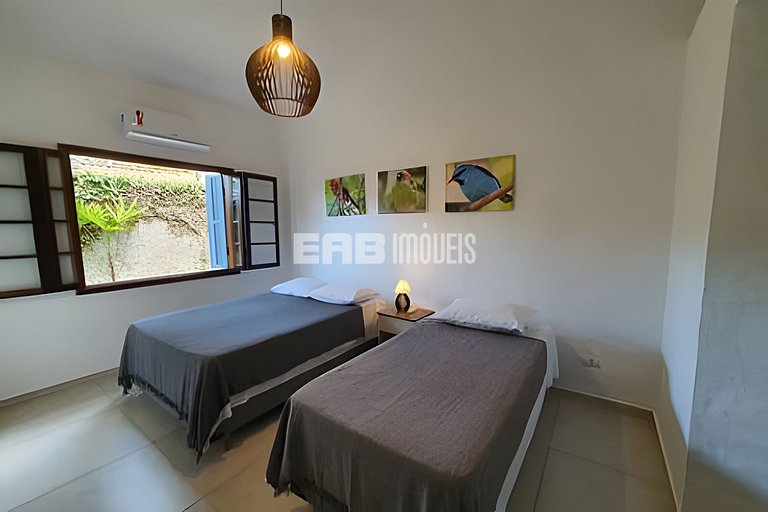 Com ar e piscina, a 120m da praia de Itamambuca