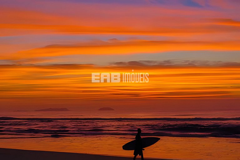 Com ar e piscina, a 120m da praia de Itamambuca