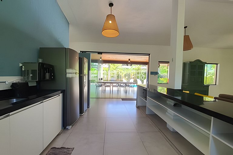 Com ar e piscina, a 120m da praia de Itamambuca