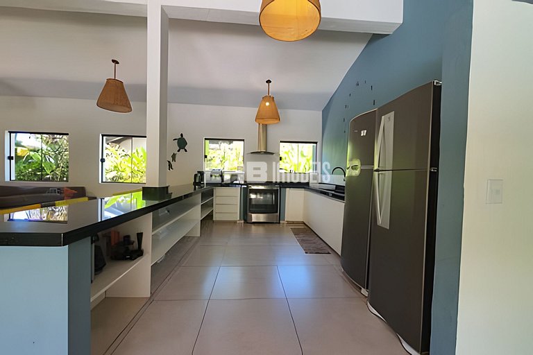 Com ar e piscina, a 120m da praia de Itamambuca