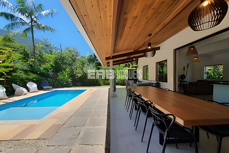 Com ar e piscina, a 120m da praia de Itamambuca