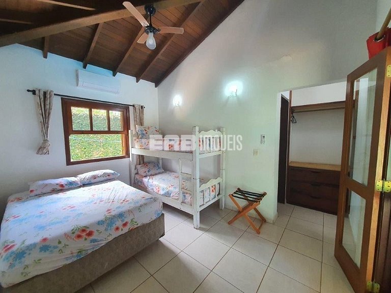 Casa a 40m do mar para temporada em Itamambuca