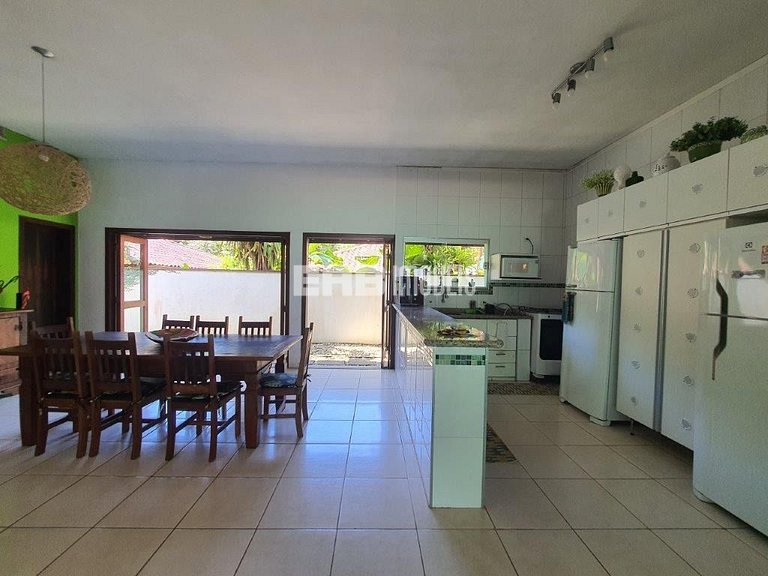 Casa a 40m do mar para temporada em Itamambuca