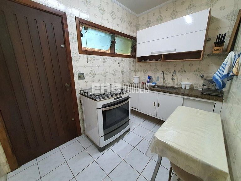 Casa com 7 suítes e amplo gramado