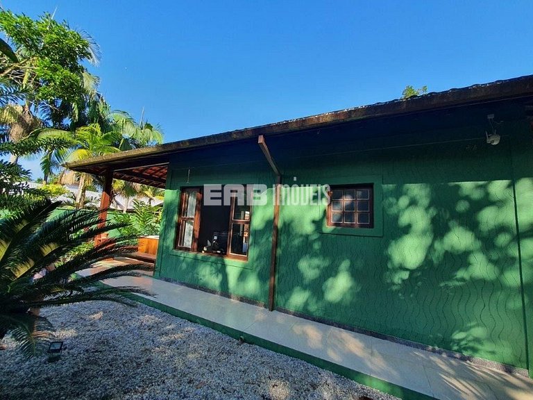 Casa no canto esquerdo da Praia de Itamambuca