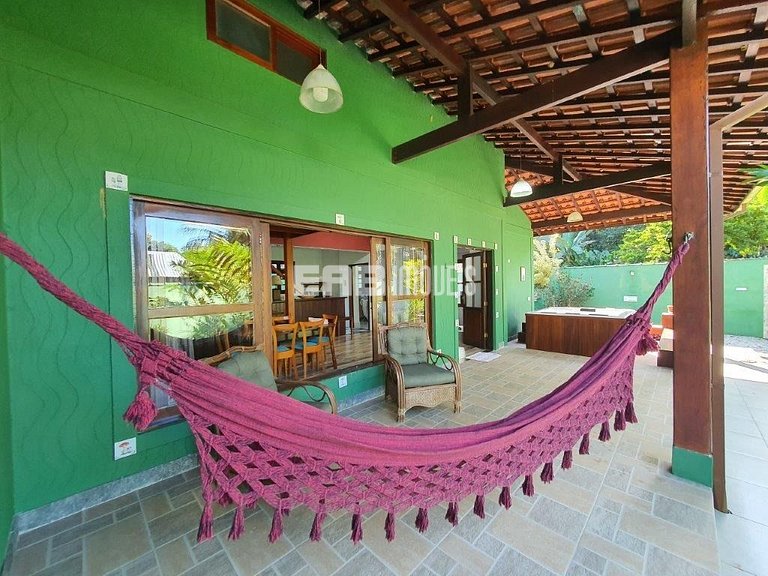 Casa no canto esquerdo da Praia de Itamambuca