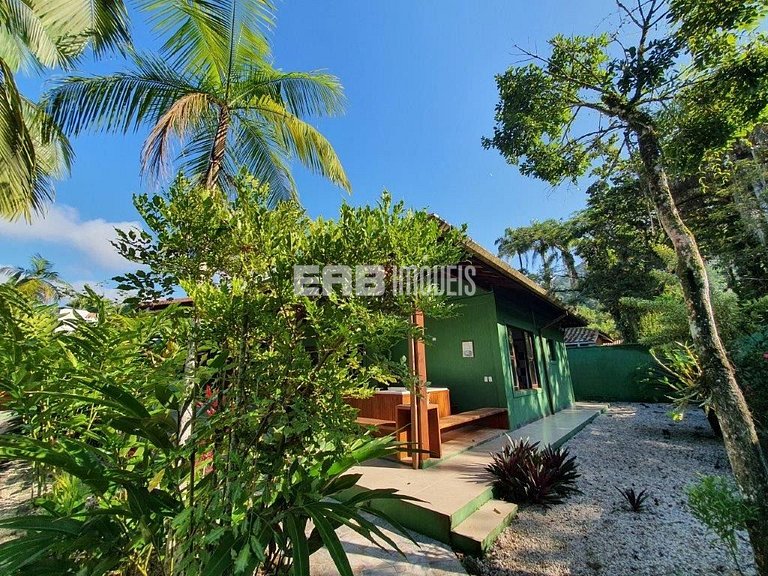 Casa no canto esquerdo da Praia de Itamambuca