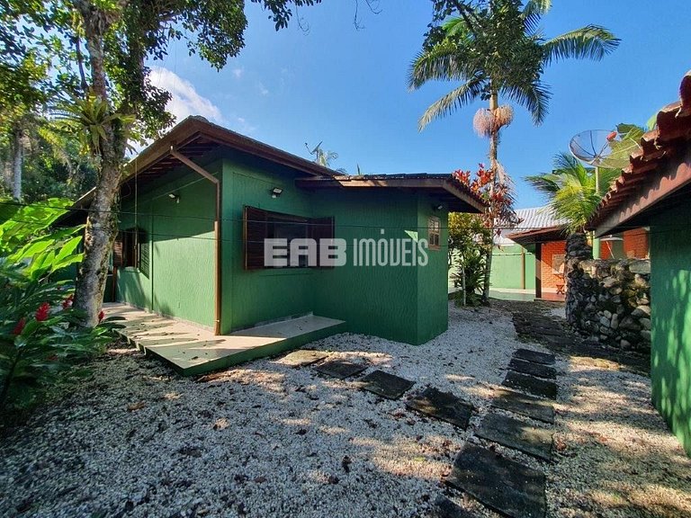 Casa no canto esquerdo da Praia de Itamambuca