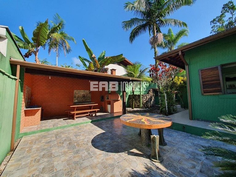 Casa no canto esquerdo da Praia de Itamambuca