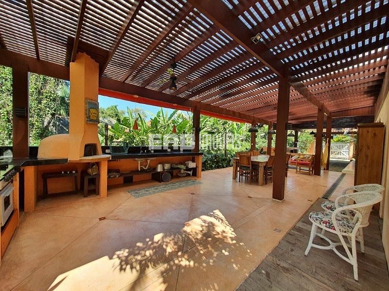 Casa com 5 suítes na praia de Itamambuca, Ubatuba