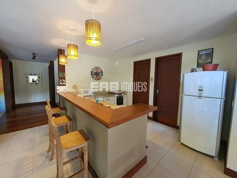 Casa moderna e bem decorada em Itamambuca