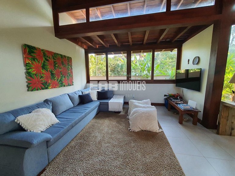 Casa moderna e bem decorada em Itamambuca