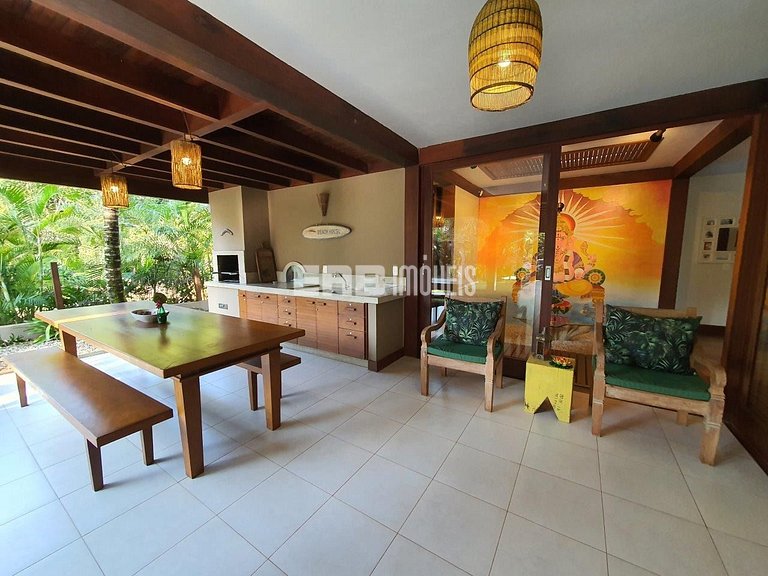 Casa moderna e bem decorada em Itamambuca