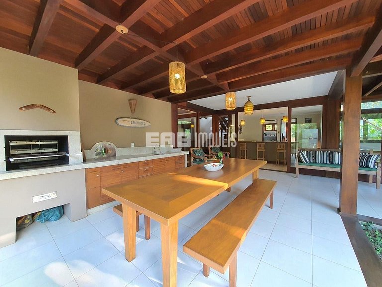 Casa moderna e bem decorada em Itamambuca