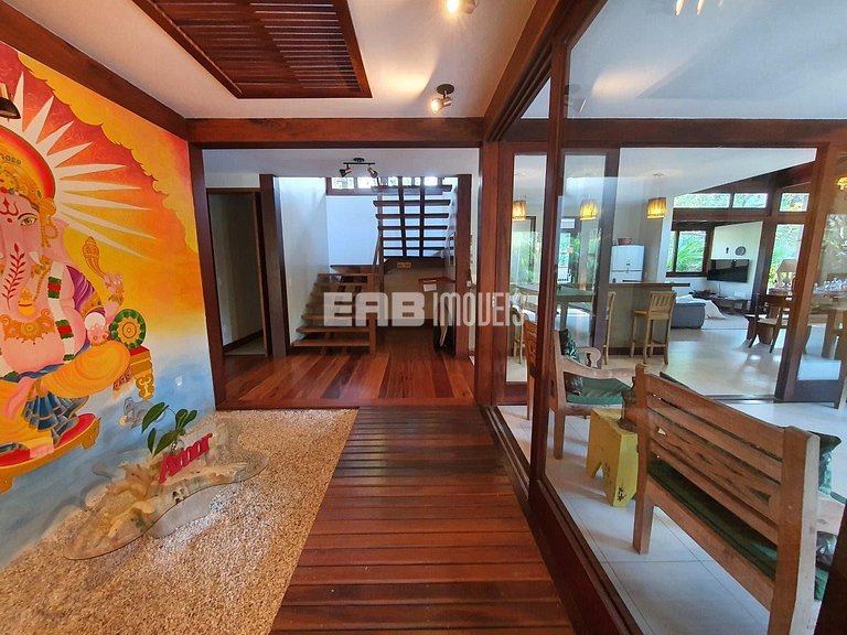 Casa moderna e bem decorada em Itamambuca