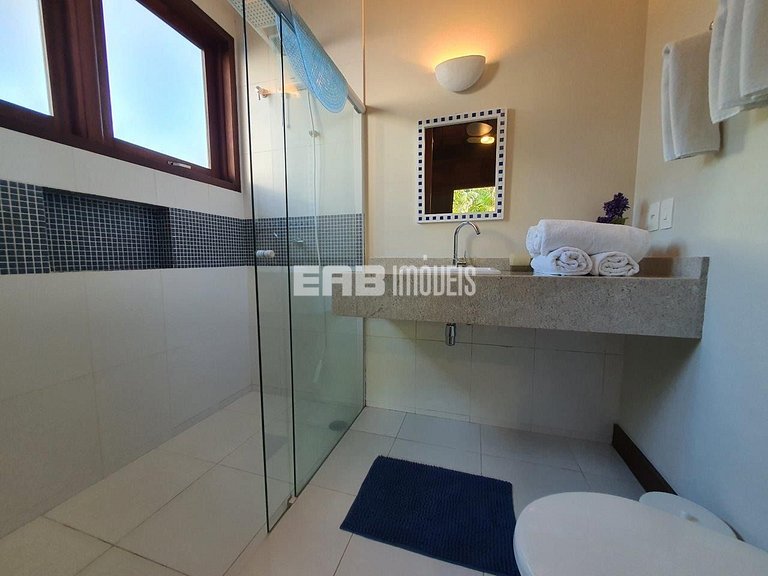 Casa moderna e bem decorada em Itamambuca