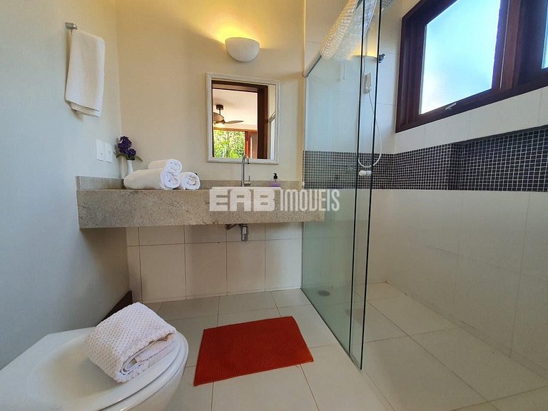 Casa moderna e bem decorada em Itamambuca