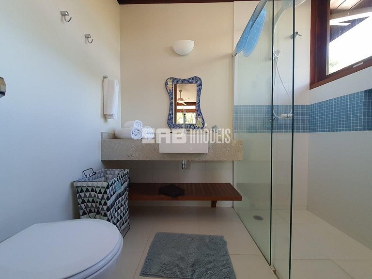 Casa moderna e bem decorada em Itamambuca