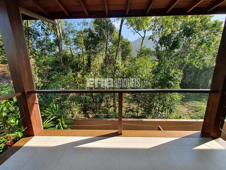 Casa moderna e bem decorada em Itamambuca