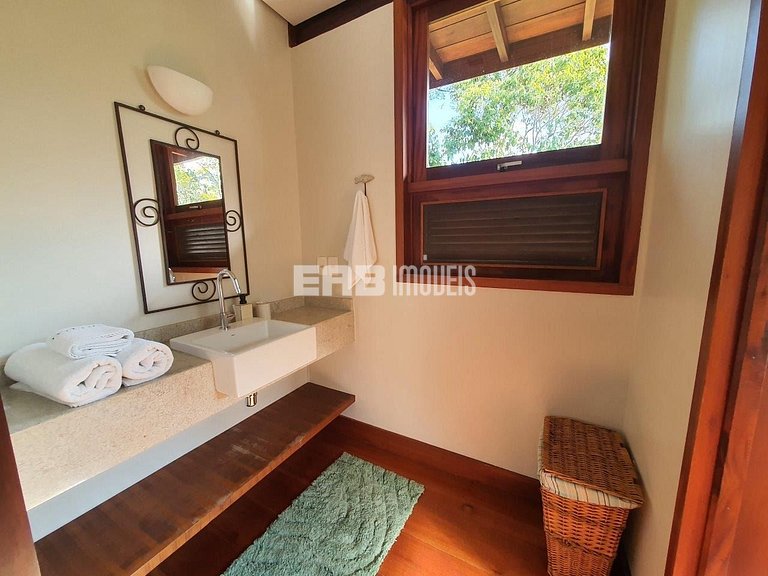 Casa moderna e bem decorada em Itamambuca