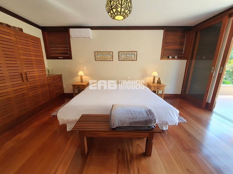 Casa moderna e bem decorada em Itamambuca