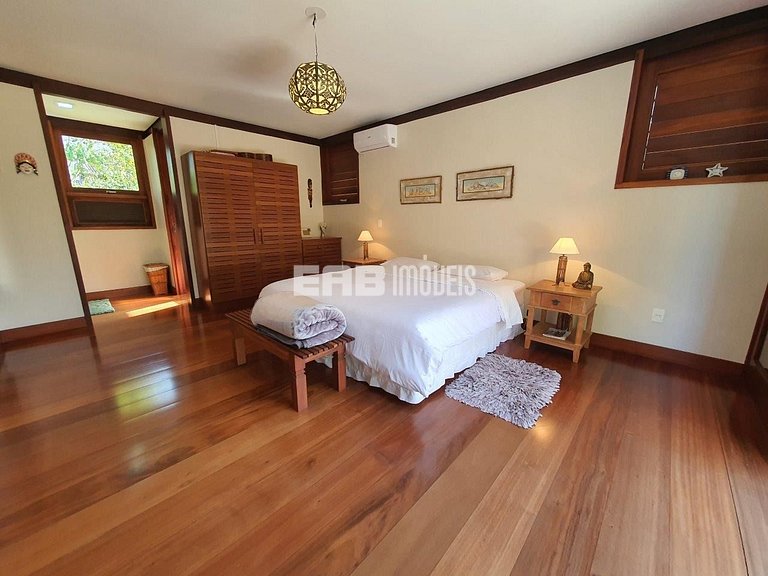 Casa moderna e bem decorada em Itamambuca