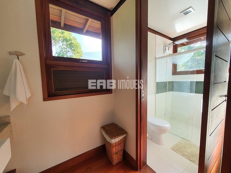 Casa moderna e bem decorada em Itamambuca