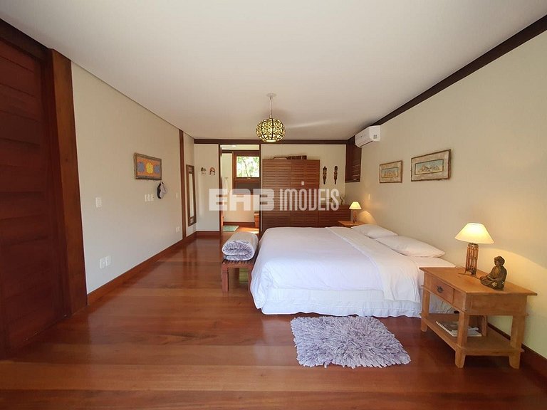 Casa moderna e bem decorada em Itamambuca