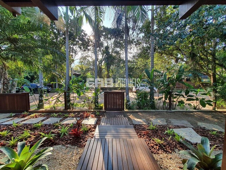 Casa moderna e bem decorada em Itamambuca