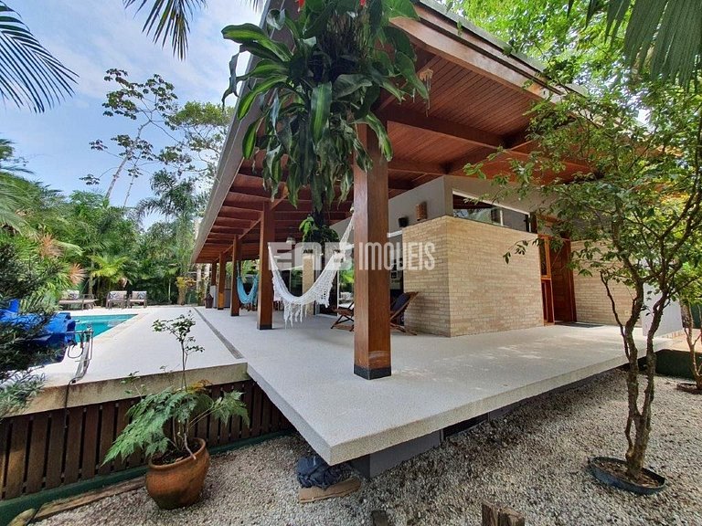 Casa de praia moderna em Itamambuca