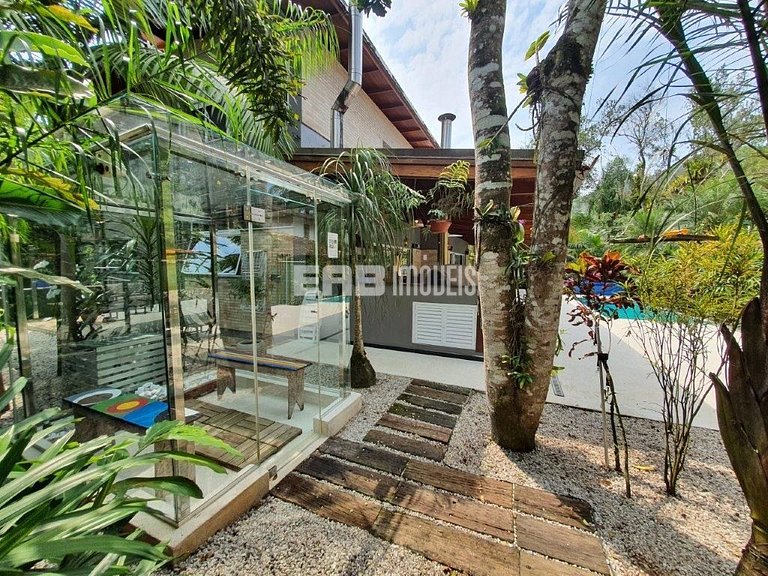 Casa de praia moderna em Itamambuca