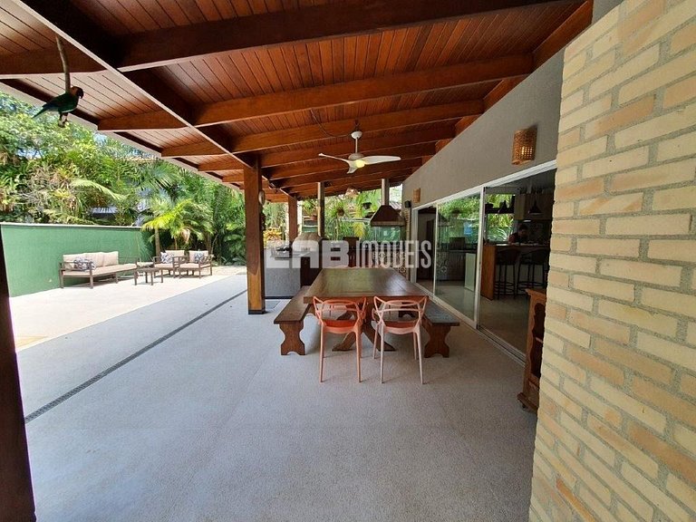 Casa de praia moderna em Itamambuca