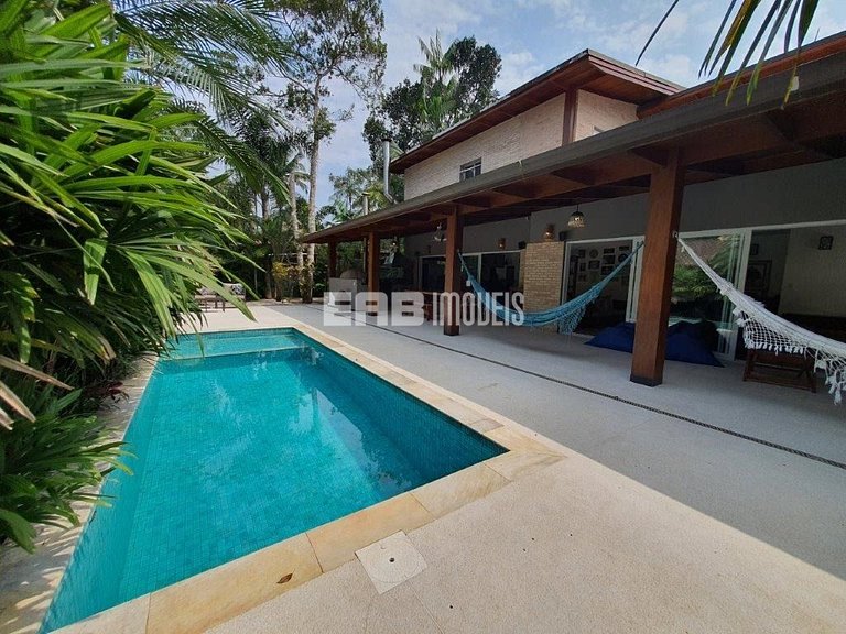 Casa de praia moderna em Itamambuca