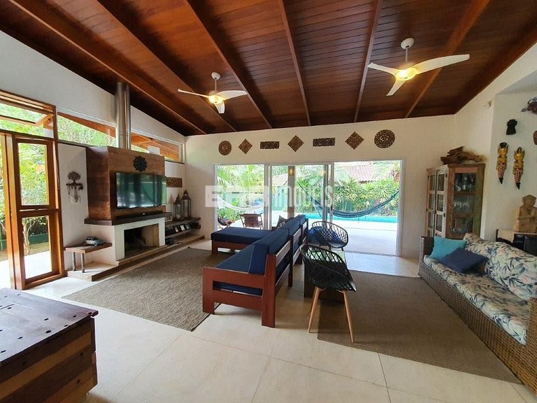 Casa de praia moderna em Itamambuca