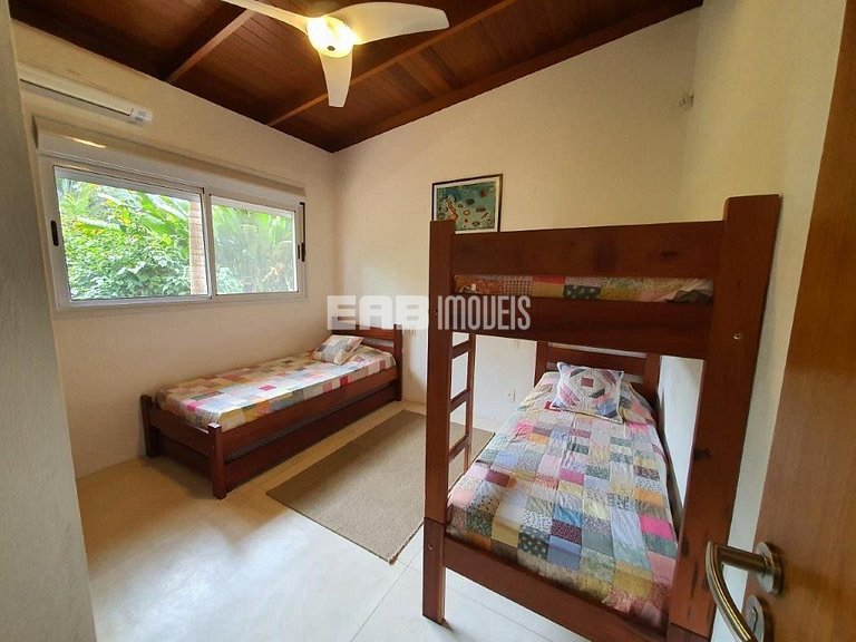 Casa de praia moderna em Itamambuca