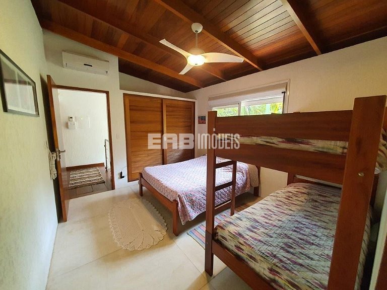 Casa de praia moderna em Itamambuca