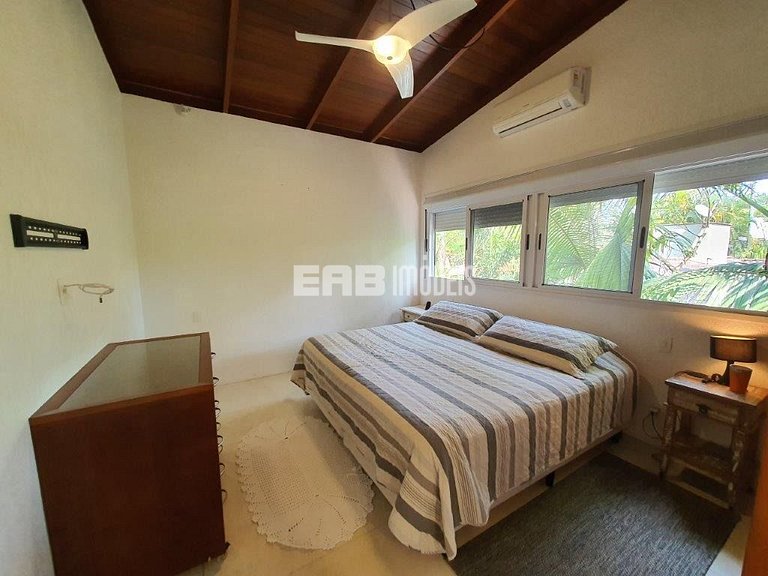 Casa de praia moderna em Itamambuca